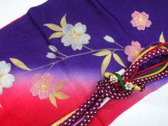 【一輝堂】リサイクル着物 和装小物 帯揚げ帯締めセット 帯揚 帯締 振袖用 暈し 桜文 丸組 金糸 飾り付 25w07-8363