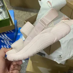 2024年最新】UGG サンダル 23 白の人気アイテム - メルカリ