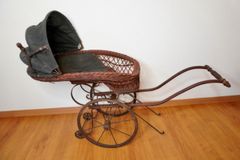 フランスアンティーク ベビーカー プーセット 什器 - メルカリ