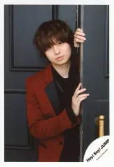 【中古】生写真(ジャニーズ) Hey! Say! JUMP/伊野尾慧/上半身・衣装赤・黒・両手扉・背景黒/DVDシングル「愛だけがすべて -What do you want?-」MV＆ジャケ写オフショット/公式生写真