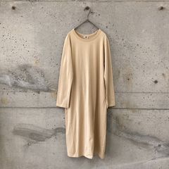 エイチHベージュ後ろ深スリットワンピース