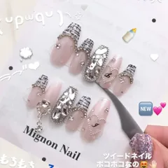 ネイルチップ 量産型 ツイード 黒ネイル 白ネイル ちゅるんネイル オタクネイル 推しネイル 推し活グッズ ハートネイル リボンネイル 揺れるパーツ 揺れるチャーム ピンクネイル キラキラネイル 地雷 スナ系 フレンチガーリー シンプルネイル 大人かわいい