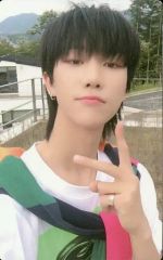 【中古】コレクションカード(男性) SEVENTEEN/THE8(ディエイト)/バストアップ・衣装白緑ピンク・左手ピース/5TH MINI ALBUM『YOU MAKE MY DAY』(SET THE SUN Ver.)特典トレカ
