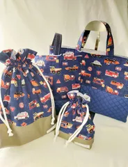 はたらく車×ネイビーの爽やか入園入学セット③　ハンドメイド　通園バッグ　上靴袋　お着替え袋　コップ袋　給食袋　パトカー　男の子　クレーン車　車