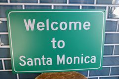 新品　Welcome To Santa Monica　サンタモニカ　看板　メタルサイン　トラフィックサイン　世田谷ベース　インテリア 庭　玄関　ウェルカム
