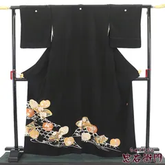 【中古】 黒留袖 販売 単品 礼装 着物 和装 フォーマル 正絹 黒 丸に横木瓜 冊子文 団扇文 落款 身丈166cm 裄丈66cm 結婚式 母親 Ｍ~Ｌサイズ相当 リサイクル着物 リユース着物 中古着物 送料無料 即日発送 