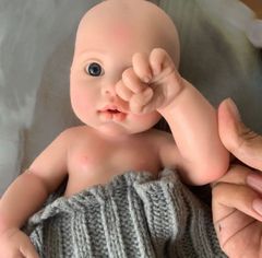 ニューボーンフォト練習用 StandInBaby 人形本体 - メルカリ