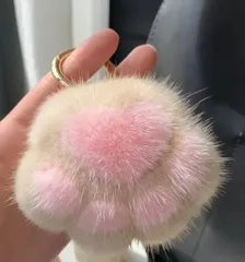キーホルダー　猫　肉球　足跡　ぬいぐるみ　ファー　チャーム　バッグ アクセサリー