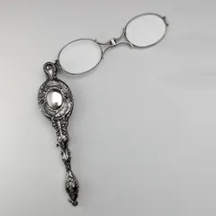 米国アンティーク 純銀製 細密装飾 携帯用折りたたみ式眼鏡 ロニエット - メルカリ