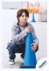 【中古】生写真(STARTO) timelesz/佐藤勝利/全身/シングル「because」MV＆ジャケ写オフショット/公式生写真