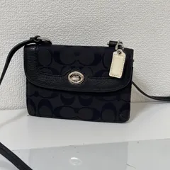 ☆ コーチのシグネチャー柄クロスボディバッグ