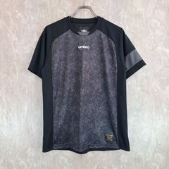 umbro アンブロ 薄手 バックロゴプリント ブランド ロゴ刺繍 ドット ピクセル ブラック　黒 M Tシャツ スポーツウェア サッカーウェア