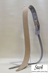 ハンドメイド＆国内生産 ギターストラップ　革(Genuine Leather Guitar Strap)　キリン柄 ゴールド
