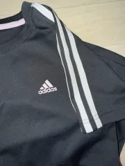 adidas(アディダス) ライトピンク ロゴ 白 3本線 半袖Tシャツ ベビーベア stc エッチュ ヴィンテージ