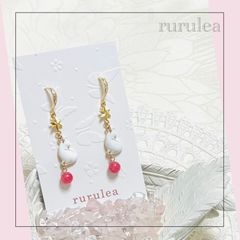 ♢おすわりネコピアス/イヤリング♢ 天然石 : ピンククォーツ 匿名配送
