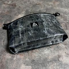 ポーチ　サコッシュ　ダイニーマ　DCF　キャンプ　登山　軽量　グロスブラック