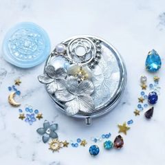 銀桜のピルケース　レジンピルケース　ハンドメイドレジン　ハンドメイドピルケース　薬入れ　小物入れ