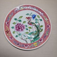 プラナカン陶器：孔雀と花の装飾平皿
