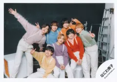 【中古】生写真(STARTO) なにわ男子/集合(7人)/横型・膝上/「大橋Pなにわ男子ファミクラストアオリジナルグッズ」撮影オフショット/公式生写真