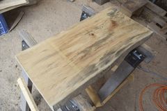 アウトレット トチ(橡)の一枚板 長さ約71cm 幅約31～35cm 厚さ約3cm DIY用 Z120