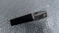 GZ125HS　LC6PCJG3060800xxx　の　タンデムステップ　左:#1746753393のサムネイル