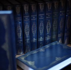インテリアとして素敵な青い洋書　撮影用　古書　インテリア