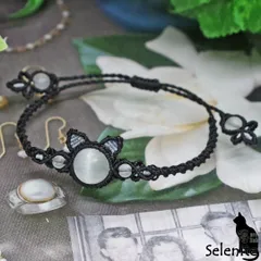 猫耳!?白銀の光を放つ癒しの魔石『セレナイト』マクラメ編みネコブレスレット