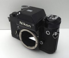 ビンテージのニコンFカメラとマイクロニッコールオート55mm f/3.5
