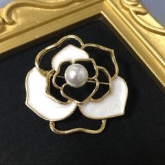 フラワーブローチ　カメリア　ローズ　パール　ホワイト