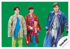 【中古】生写真(ジャニーズ) Snow Man/渡辺翔太・阿部亮平・目黒蓮/横型・膝上/シングル「ブラザービート」MV＆ジャケ写オフショット/公式生写真