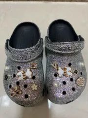 crocs(クロックス) グリッター ジビッツ 装飾 スリッパ