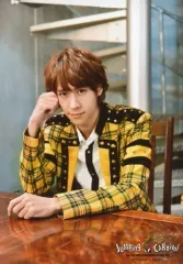 【中古】生写真(ジャニーズ) Hey! Say! JUMP/八乙女光/上半身・座り・衣装黄黒チェック柄・右手顔・肘付き・テーブル/「Hey! Say! JUMP COUNTDOWN LIVE 2015-2016 JUMPing CARnival Count D