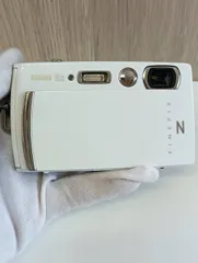 【極美品】FUJIFILM FinePix Z1000EXR ホワイト　フジ 高画質な撮影画像を簡単にスマートフォンや携帯電話に送信して