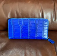 ♻️未使用品♻️クロコダイルレザー本革♻️ラウンドファスナー　長財布　ブルー