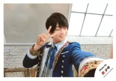 【中古】生写真(ジャニーズ) 美 少年/浮所飛貴/横型・上半身・衣装青・白・右手ピース・目閉じ・歯見せ・顔右向き/「Ｊohnnys’ ISLAND セルフィー」/公式生写真(アイランドストア限定)