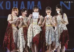 2025年最新】賀喜遥香 生写真 10thの人気アイテム - メルカリ