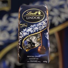 リンツ リンドール ダーク アソート コストコ 大容量 600g サーフィン カカオ60% カカオ70% 3種入り 約48粒 チョコレート