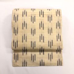 本麻の名古屋帯 洒落絣　松葉仕立て　生成りにくすみ水色薄墨色 本麻の名古屋帯 洒落絣 松葉仕立て 生成りにくすみ水色薄墨色 - メルカリ