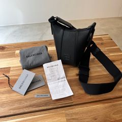 BALENCIAGA バレンシアガ   バッグ 644722　ミニ  ショルダーバッグ 斜め掛け ロゴ レザー ブラック　メンズ
