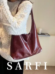 バッグ レディース トートバッグ 秋冬シンプルソリッドカラー レディースハンドバッグ、ファッショナブルな新作 レッドショルダーバッグ、ハイエンド ライトラグジュアリーアームピットバッグ、今年流行のフォールダブル ワ