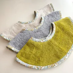 【ミモザ柄】ふわふわタオルのまんまるスタイ　サークルスタイ　タオルスタイ　出産祝い　よだれかけ　　つけ襟　ビブ