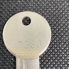 オフィス家具　鍵　中古　生興（SF）　7380　書庫　ロッカー　メーカー純正