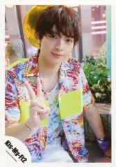 【中古】生写真(ジャニーズ) Kis-My-Ft2/玉森裕太/上半身・衣装白・赤・緑・青・右手ピース・口閉じ/「Sha la la☆Summer Time」PV＆ジャケ写撮影/公式生写真
