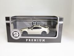 Triple9  1/43　2013 スバル BRZ　ホワイト/ブラックライン　ミニカー　完成品　未開封