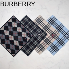 【未使用に近い】BURBERRY　バーバリー　ハンカチ　かわいい　ブランド　ハイブランド　刺繍