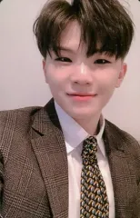 【中古】コレクションカード(男性) SEVENTEEN/WOOZI(ウジ)/衣装グレー・両手下げ・裏面紫/CD「3RD Album ： An Ode(Truth ver.)封入特典フォトカード