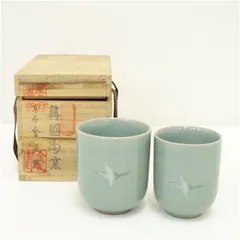 韓国陶窯　東谷　金正黙造　高麗青磁夫婦湯呑（共箱） 湯飲み 湯呑み 湯のみ おしゃれ かわいい 茶道具 茶器 来客 お茶 旅館 和風 雑貨 レトロ 食器