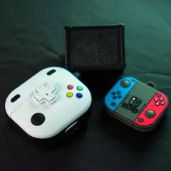 【送料無料 在庫処分】AirPods ケース Apple AirPods3 コントローラ カラビナ付き カバー シリコン かっこいい エアーポッズプロ ゲーム おしゃれ 落下防止 着脱簡単 耐衝撃 汗 水 防止 ホワイト 白 thattsshop