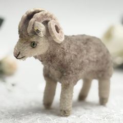 ちりめん細工 羊 置物 和風 縁起物 - メルカリ