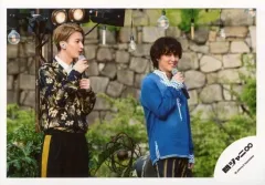 【中古】生写真(ジャニーズ) 関ジャニ∞/丸山隆平・大倉忠義/横型・膝上・右手マイク・右側丸山・左側大倉/「奇跡の人」PV＆ジャケ写撮影オフショット/公式生写真